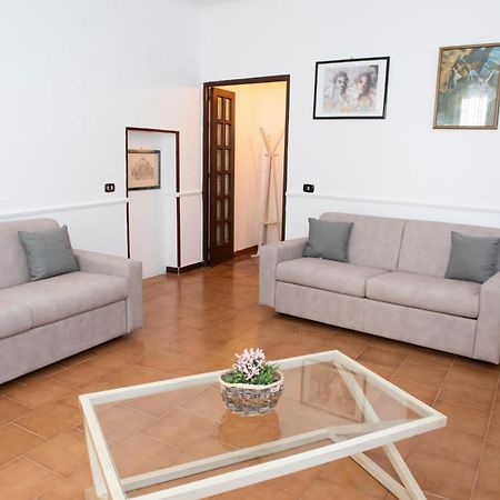 Villa Tonia'S Mansion à Bari Extérieur photo