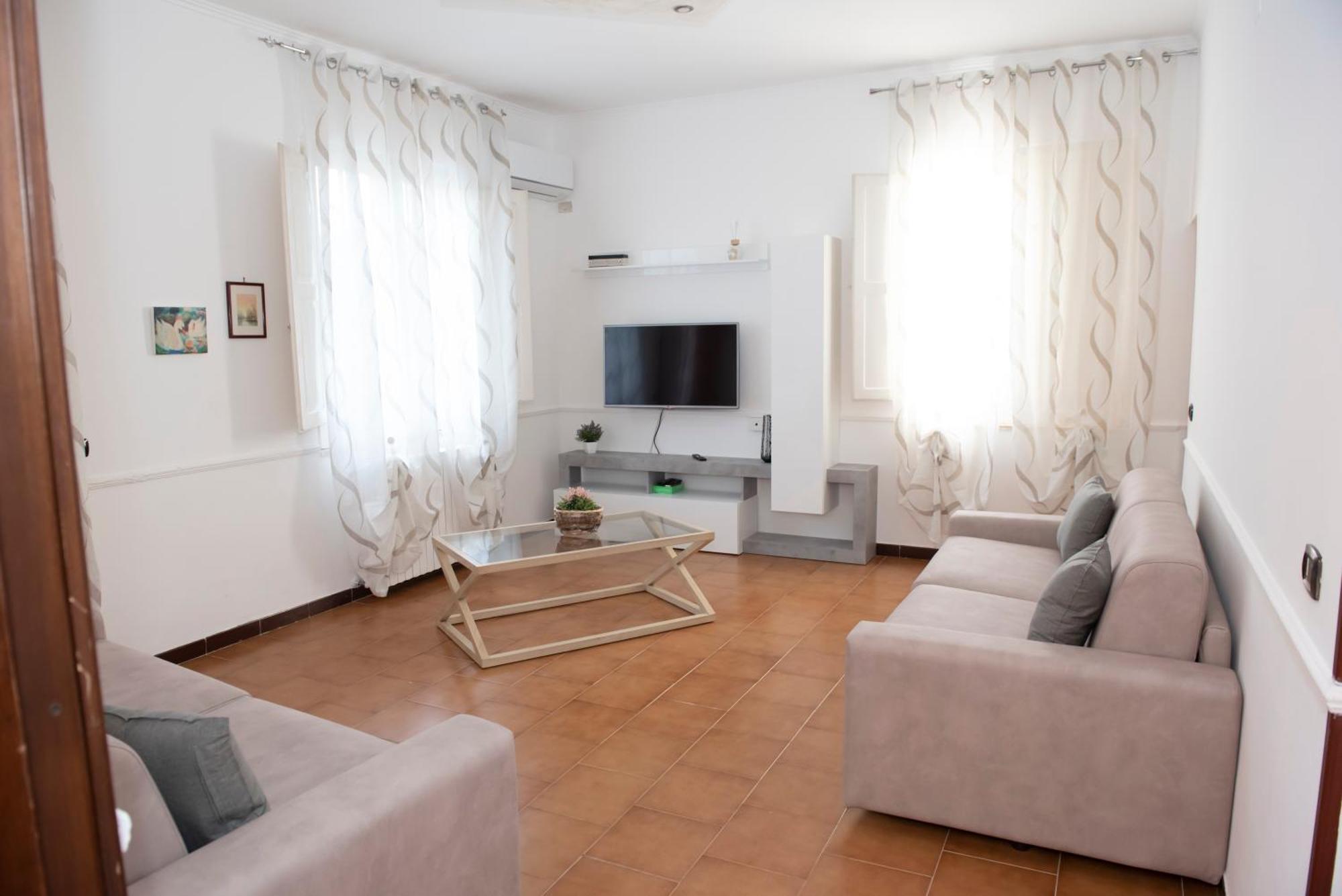 Villa Tonia'S Mansion à Bari Extérieur photo