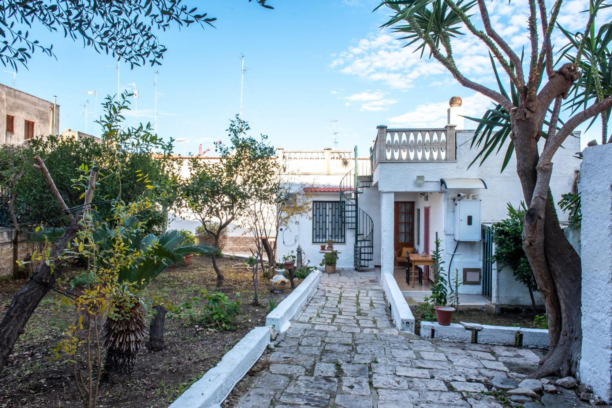 Villa Tonia'S Mansion à Bari Extérieur photo