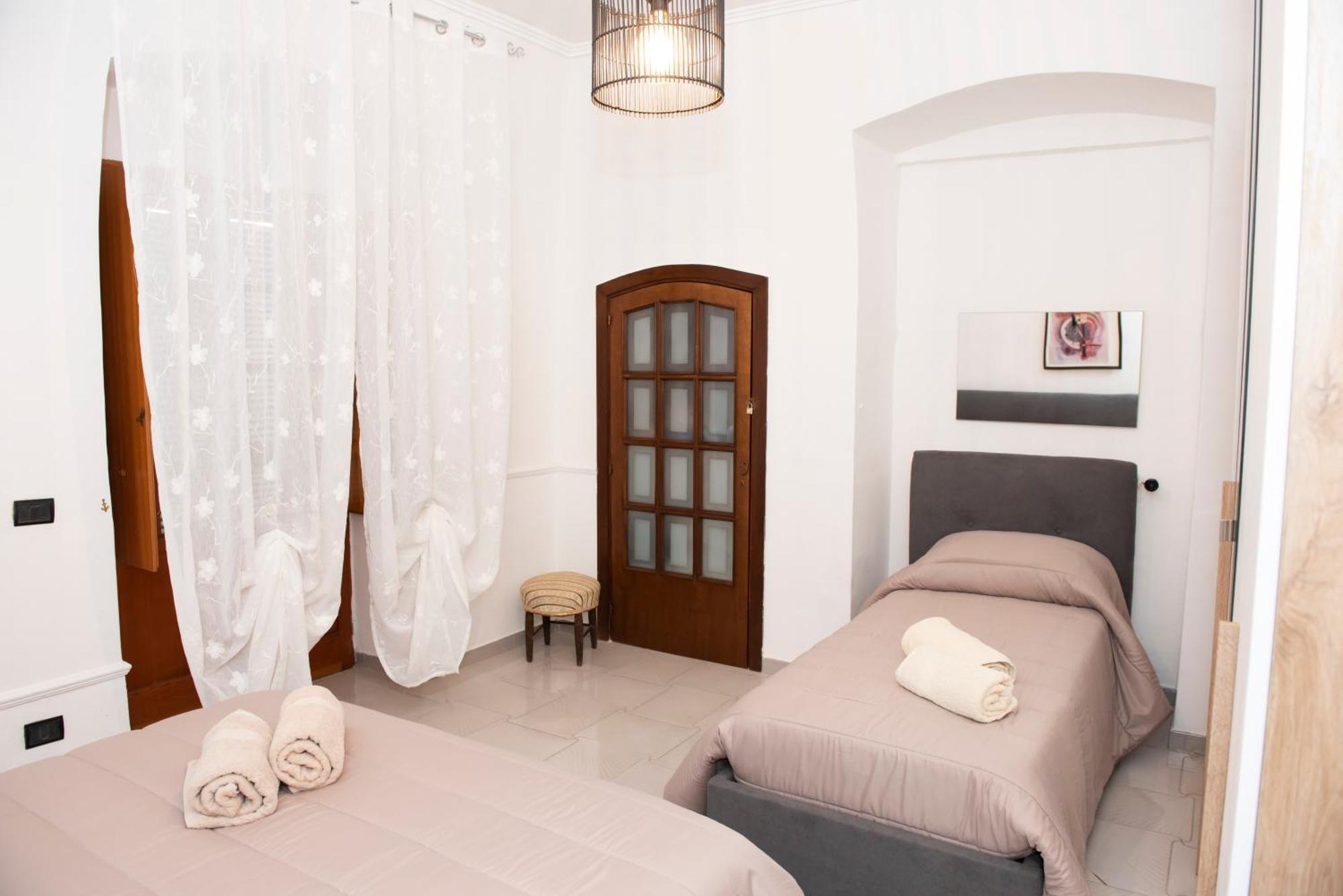 Villa Tonia'S Mansion à Bari Extérieur photo